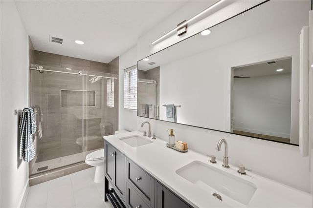 303 Knoll Forest Drive, League City, TX 77573