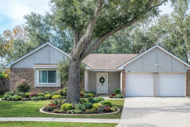 303 Knoll Forest Drive, League City, TX 77573