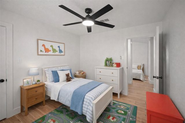 303 Knoll Forest Drive, League City, TX 77573