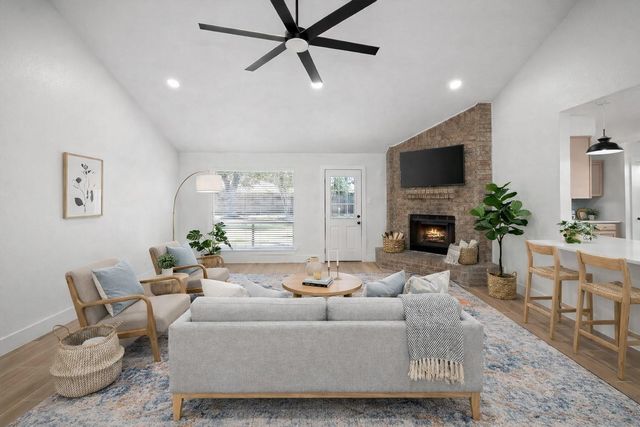 303 Knoll Forest Drive, League City, TX 77573