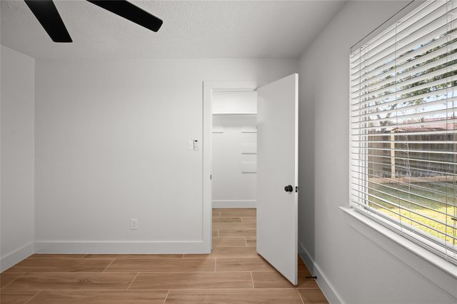 303 Knoll Forest Drive, League City, TX 77573