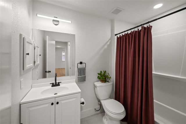 303 Knoll Forest Drive, League City, TX 77573