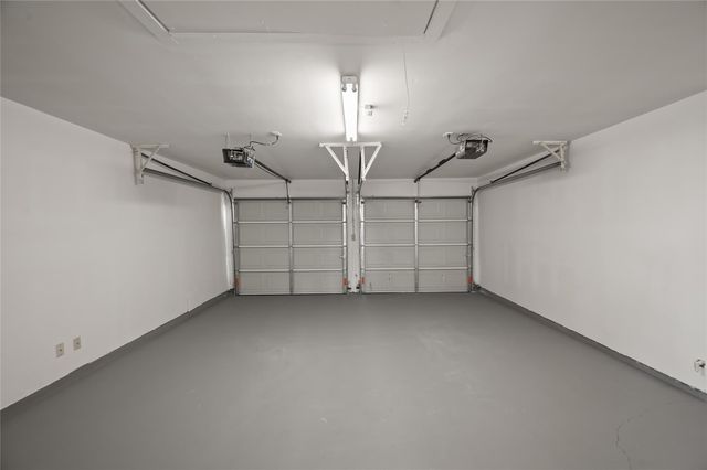 303 Knoll Forest Drive, League City, TX 77573