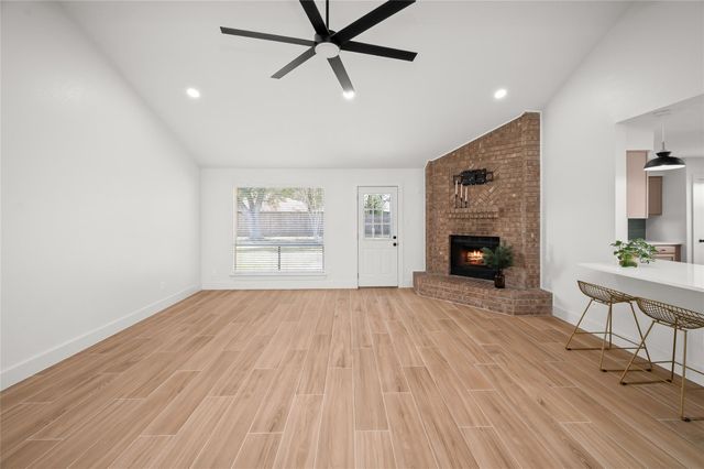 303 Knoll Forest Drive, League City, TX 77573