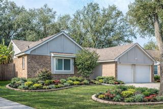 303 Knoll Forest Drive, League City, TX 77573