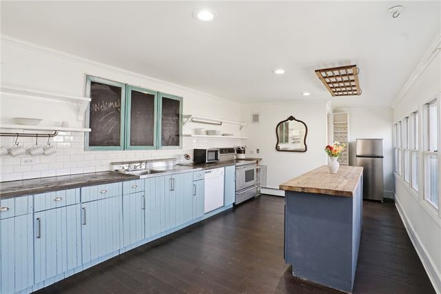 25 Fried Avenue, Bristol, RI 02809