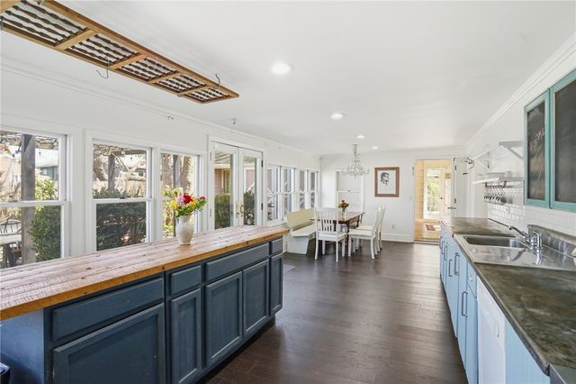 25 Fried Avenue, Bristol, RI 02809