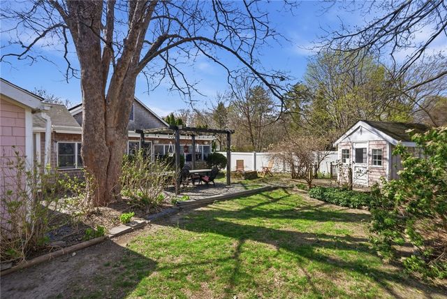 25 Fried Avenue, Bristol, RI 02809