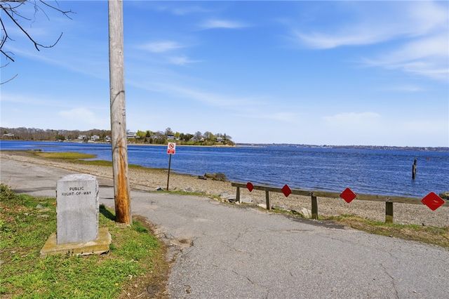 25 Fried Avenue, Bristol, RI 02809