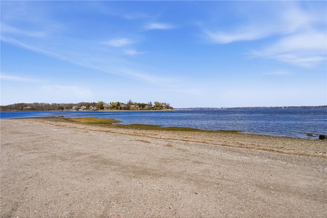 25 Fried Avenue, Bristol, RI 02809
