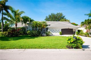 559 Henley DR, Naples, FL 34104