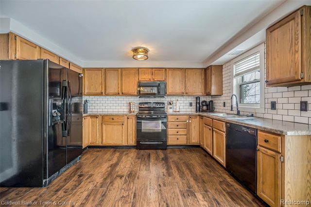 1315 Central Avenue, Howell, MI 48843