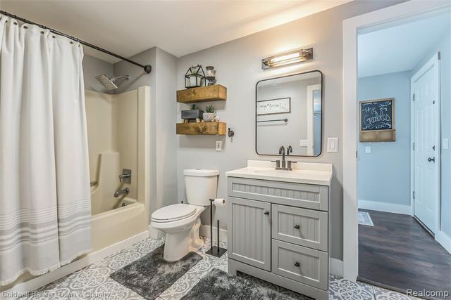 1315 Central Avenue, Howell, MI 48843