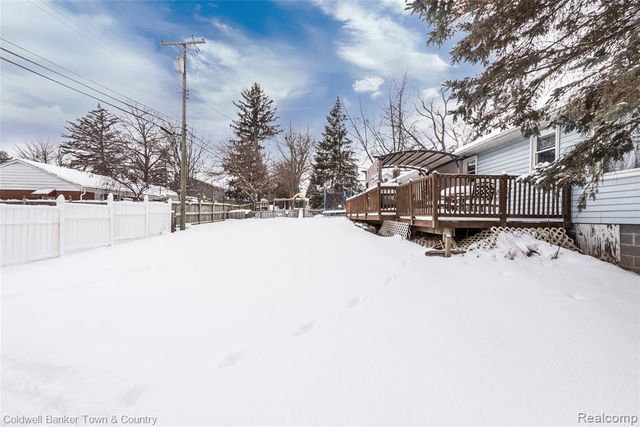 1315 Central Avenue, Howell, MI 48843