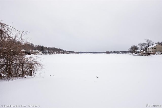 1315 Central Avenue, Howell, MI 48843