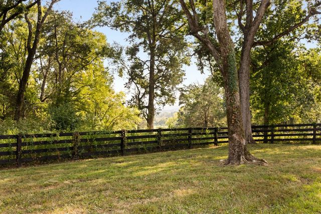 2335 Ariana Ln, Arrington, TN 37014