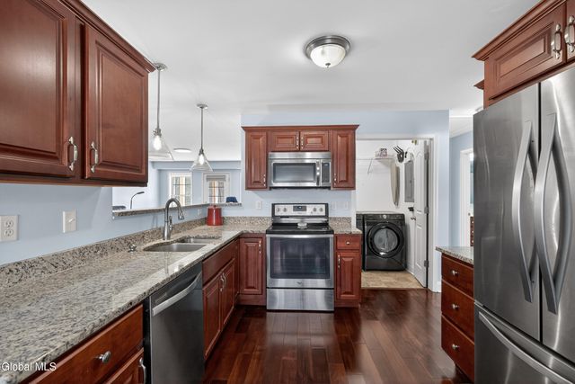 44 Kendall Drive, Bethlehem, NY 12054