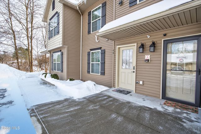 44 Kendall Drive, Bethlehem, NY 12054