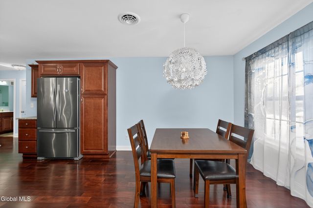 44 Kendall Drive, Bethlehem, NY 12054