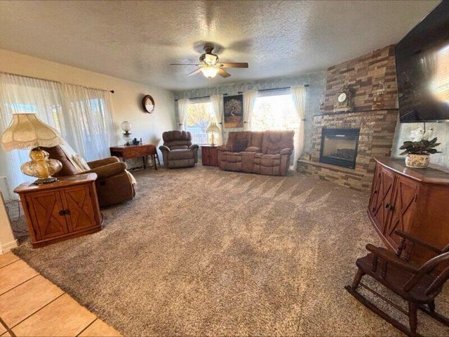 5006 Samantha Lane, Farmington, NM 87402