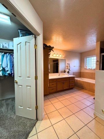 5006 Samantha Lane, Farmington, NM 87402