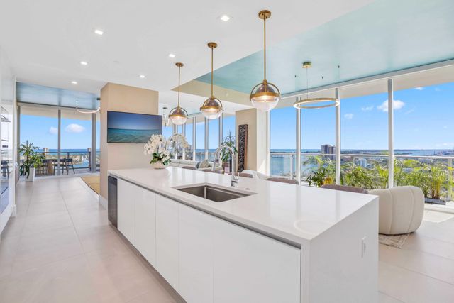 220 Lake Shore Drive 2112, Lake Park, FL 33403