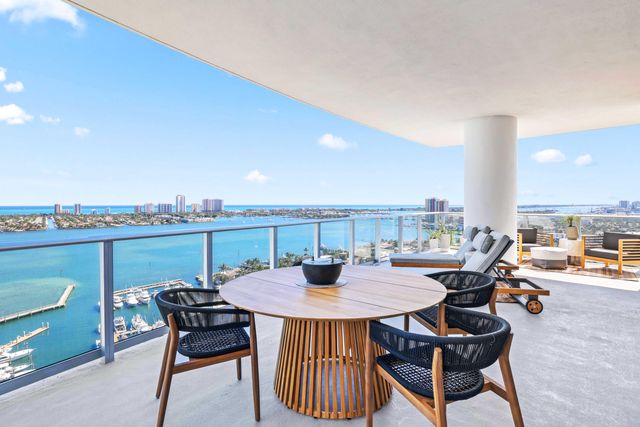 220 Lake Shore Drive 2112, Lake Park, FL 33403