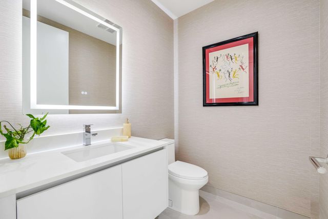 220 Lake Shore Drive 2112, Lake Park, FL 33403