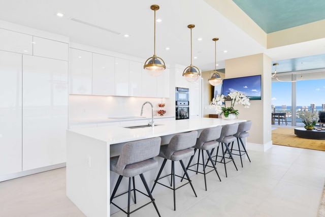 220 Lake Shore Drive 2112, Lake Park, FL 33403