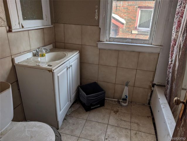 12293 Kilbourne Street, Detroit, MI 48213