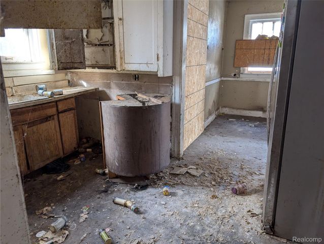 12293 Kilbourne Street, Detroit, MI 48213