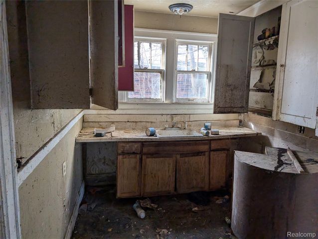 12293 Kilbourne Street, Detroit, MI 48213