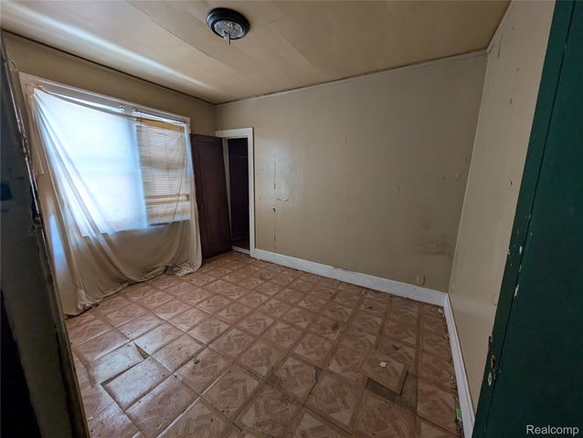 12293 Kilbourne Street, Detroit, MI 48213