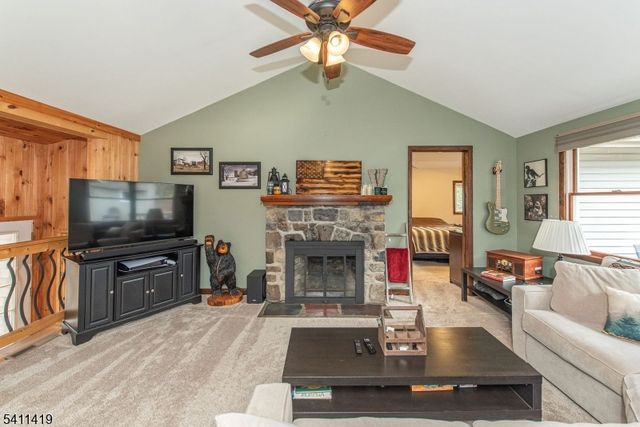 105 Bushwick Ln, Vernon Twp., NJ 07422