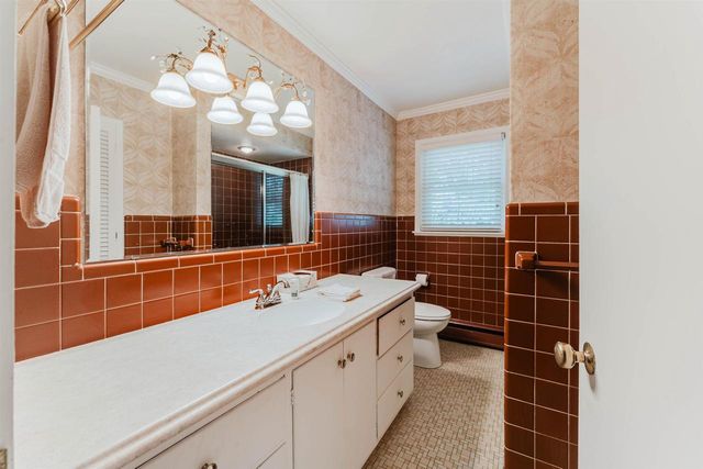 1655 ARIZONA STREET, Oshkosh, WI 54902