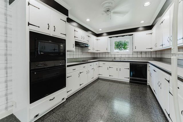 1655 ARIZONA STREET, Oshkosh, WI 54902