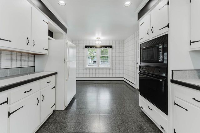 1655 ARIZONA STREET, Oshkosh, WI 54902