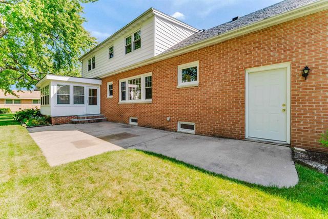 1655 ARIZONA STREET, Oshkosh, WI 54902