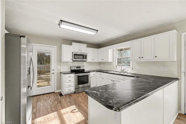 4010 Gracemont Drive, Winston-salem, NC 27106