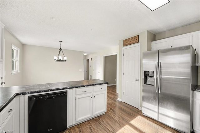 4010 Gracemont Drive, Winston-salem, NC 27106