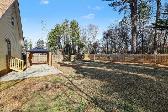 4010 Gracemont Drive, Winston-salem, NC 27106