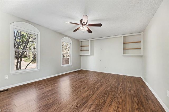 4010 Gracemont Drive, Winston-salem, NC 27106