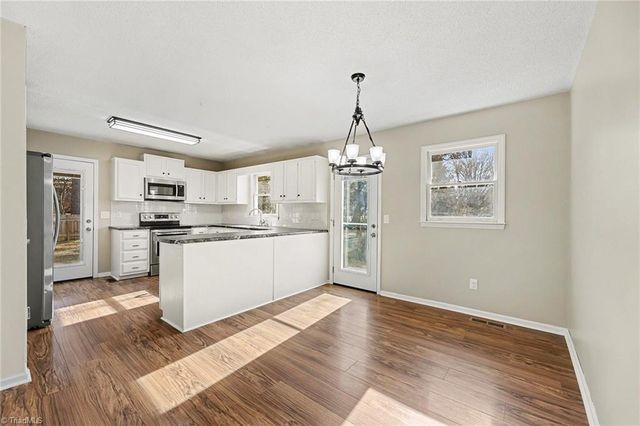 4010 Gracemont Drive, Winston-salem, NC 27106