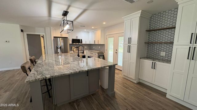 4422 W Greenway Road, Glendale, AZ 85306