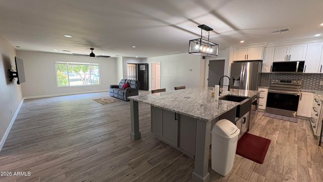 4422 W Greenway Road, Glendale, AZ 85306