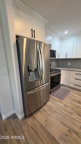 4422 W Greenway Road, Glendale, AZ 85306