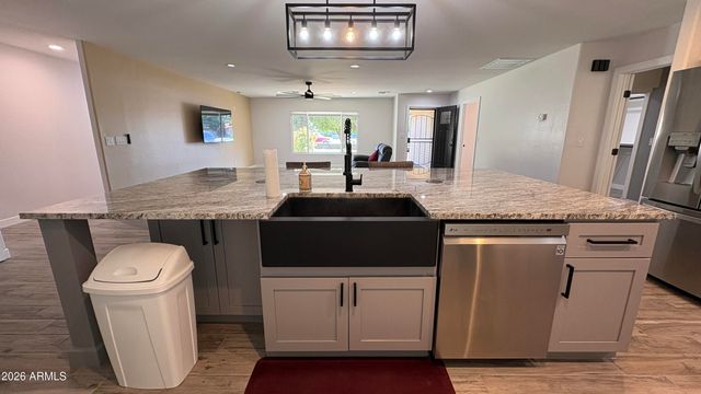 4422 W Greenway Road, Glendale, AZ 85306