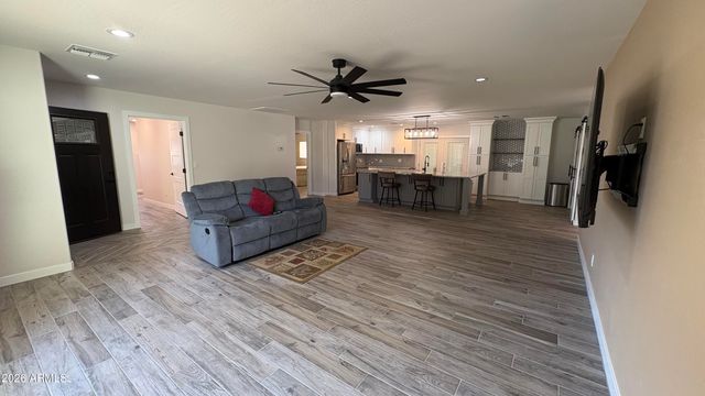 4422 W Greenway Road, Glendale, AZ 85306