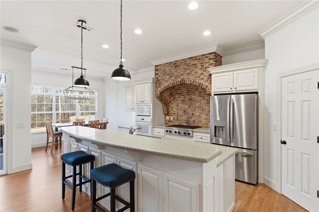 6715 Shadow Valley Road, Rogers, AR 72758