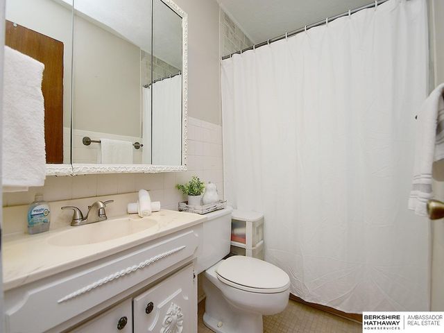 3818 T Street, Omaha, NE 68107